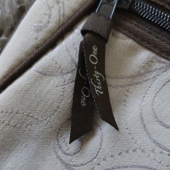 Elegant Cream Shoulder Bag - Picture 2 of 9